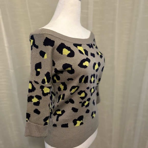 Takeout Sweater For Women Leopard Print Size Small - Picture 7 of 7